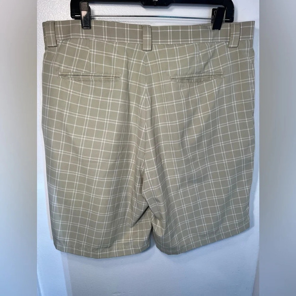 Pro tour, 36, 4 Pocket Belt Loop, button zip olive-tan plaid golf shorts - Picture 4 of 7